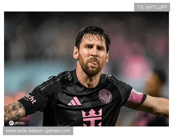 梅西抢断就地推进,迈阿密国际三脚打穿,美国迈阿密足球队 梅西抢断就地推进,迈阿密国际三脚打穿,美国迈阿密足球队